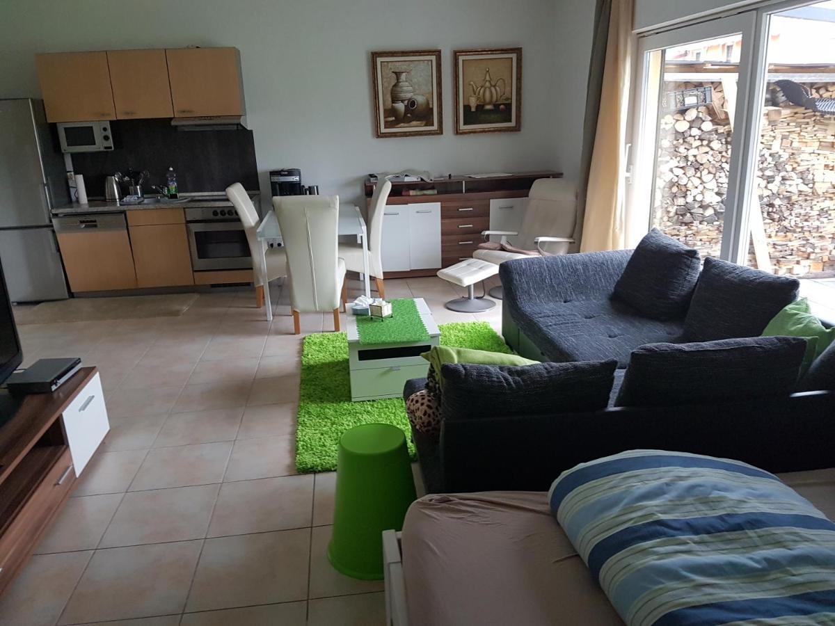 Apartament Ebenerdig Mit Terrasse & Garten, Wlan & Parkplatz! Self Check-In & Check-Out! Schwedenofen! Auggen Zewnętrze zdjęcie