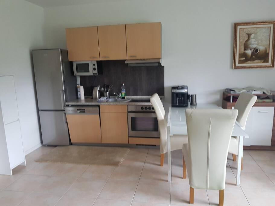 Apartament Ebenerdig Mit Terrasse & Garten, Wlan & Parkplatz! Self Check-In & Check-Out! Schwedenofen! Auggen Zewnętrze zdjęcie